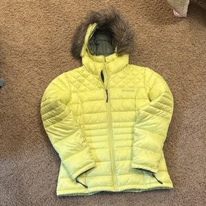 Columbia Women’s Bright Yellow Zip up Puffer Hoodie Coat